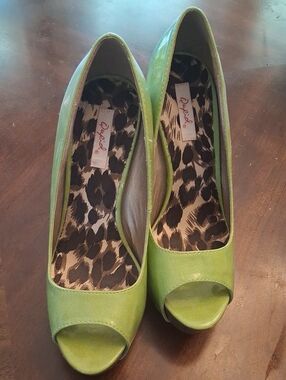 Qupid Bright Green Peep Toe Pumps with Leopard Insole